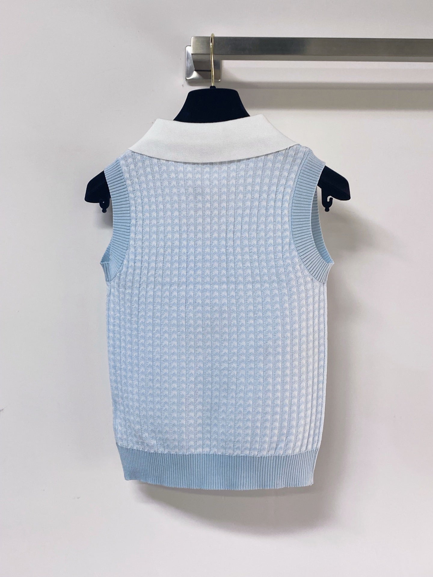 Chanel 2026 Sleeveless Polo Sweater Knit Vest Wool Laine 471900