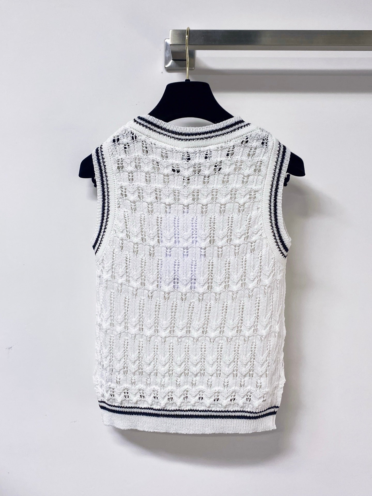 Chanel 2026 White And Black Wool Knit Vest 479935