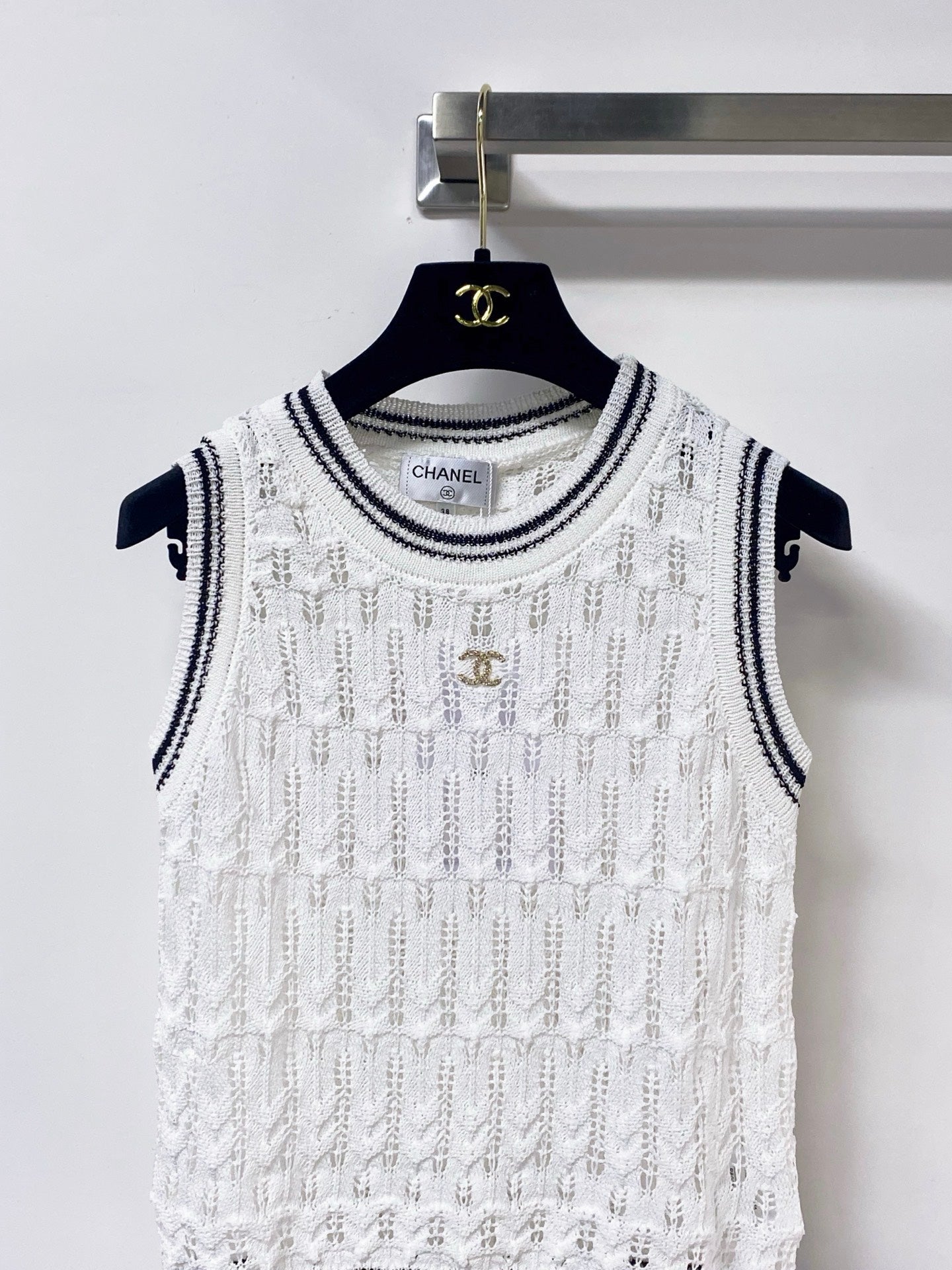 Chanel 2026 White And Black Wool Knit Vest 479935