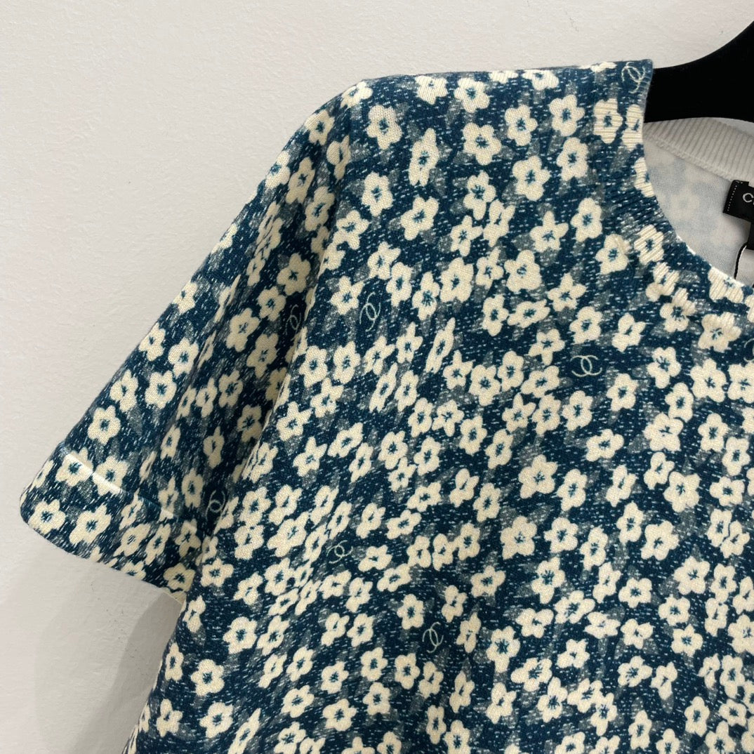 Chanel T-shirts and cut-and-sewn tops  229466