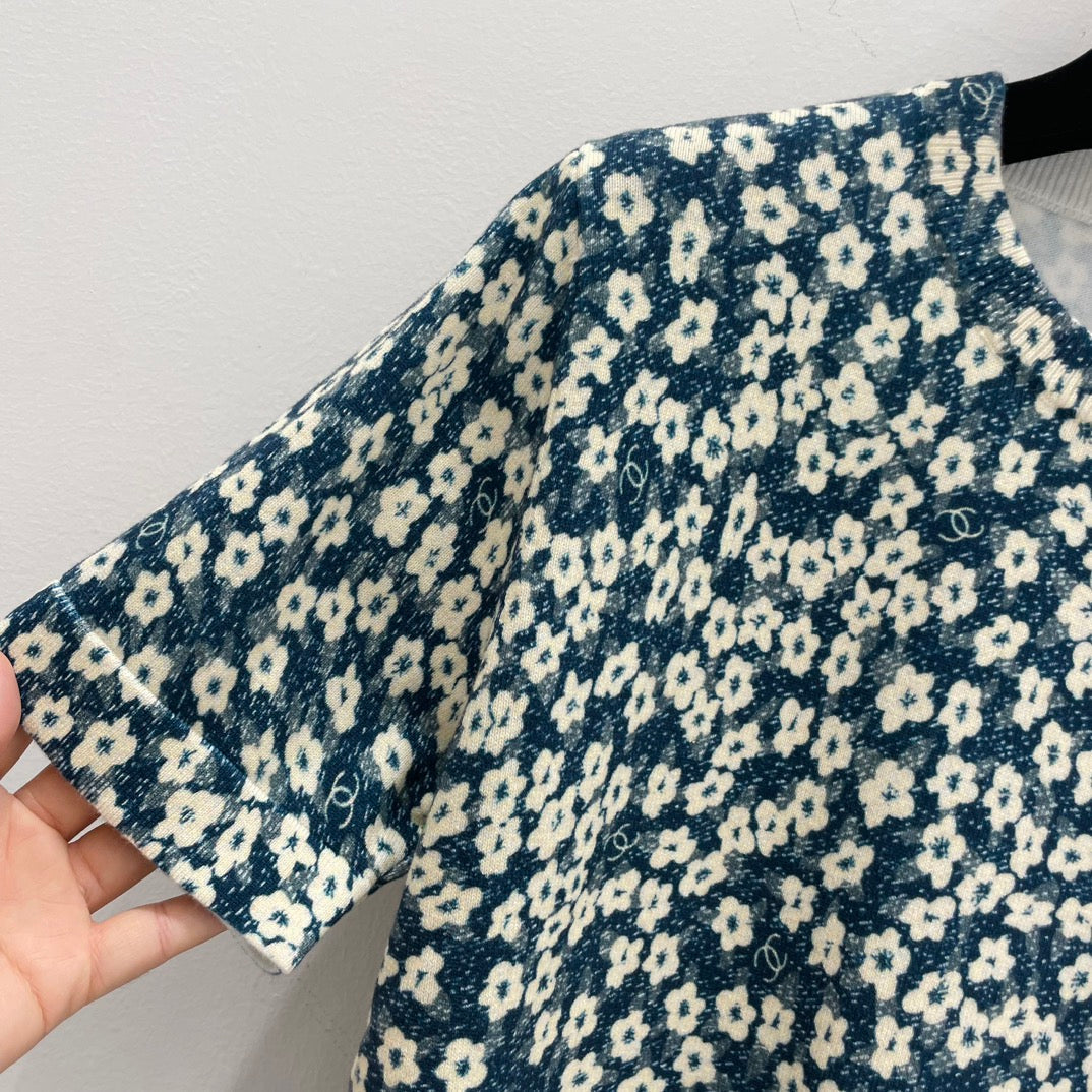 Chanel T-shirts and cut-and-sewn tops  229466