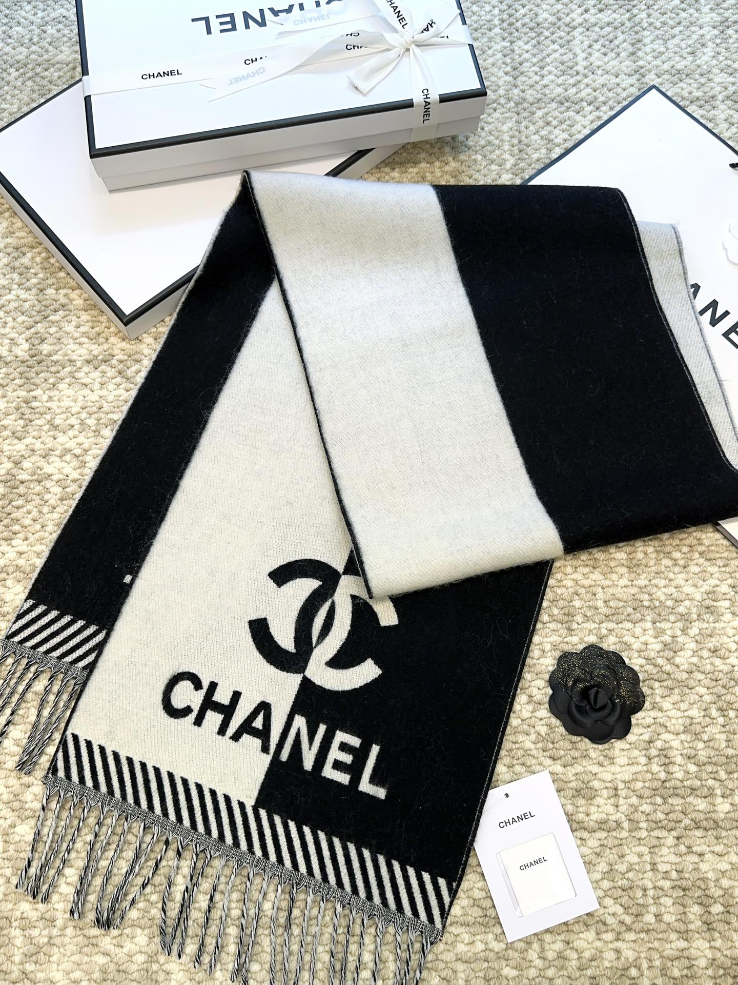 CC Scarf 184 CM In Black Mix White Wool Jacquard 424860