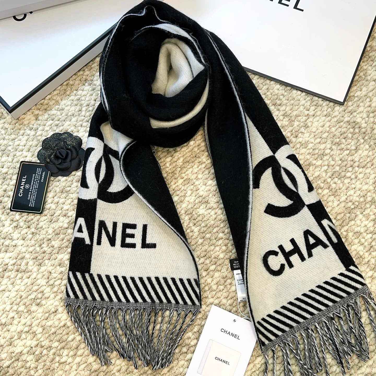 CC Scarf 184 CM In Black Mix White Wool Jacquard 424860