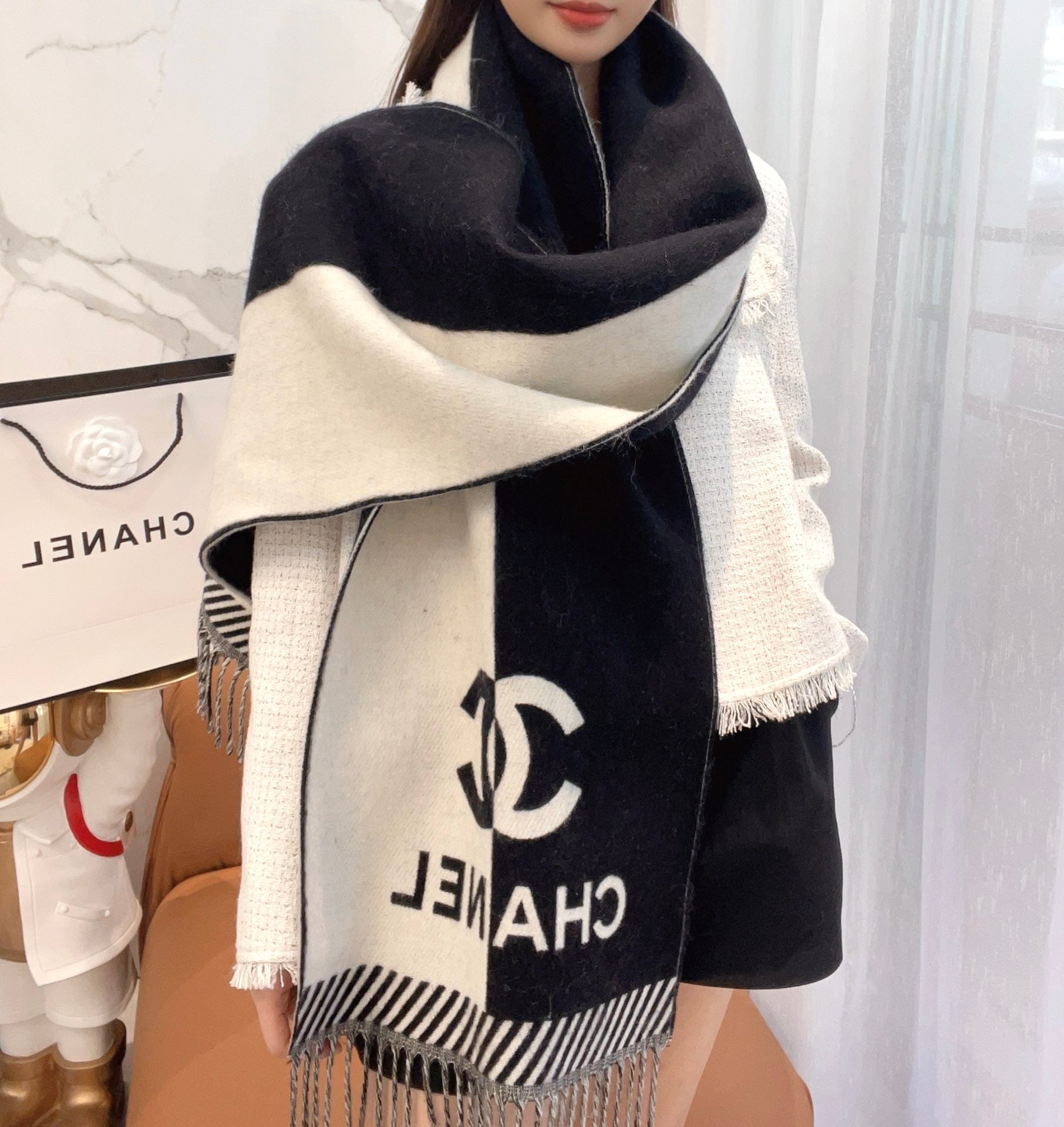 CC Scarf 184 CM In Black Mix White Wool Jacquard 424860