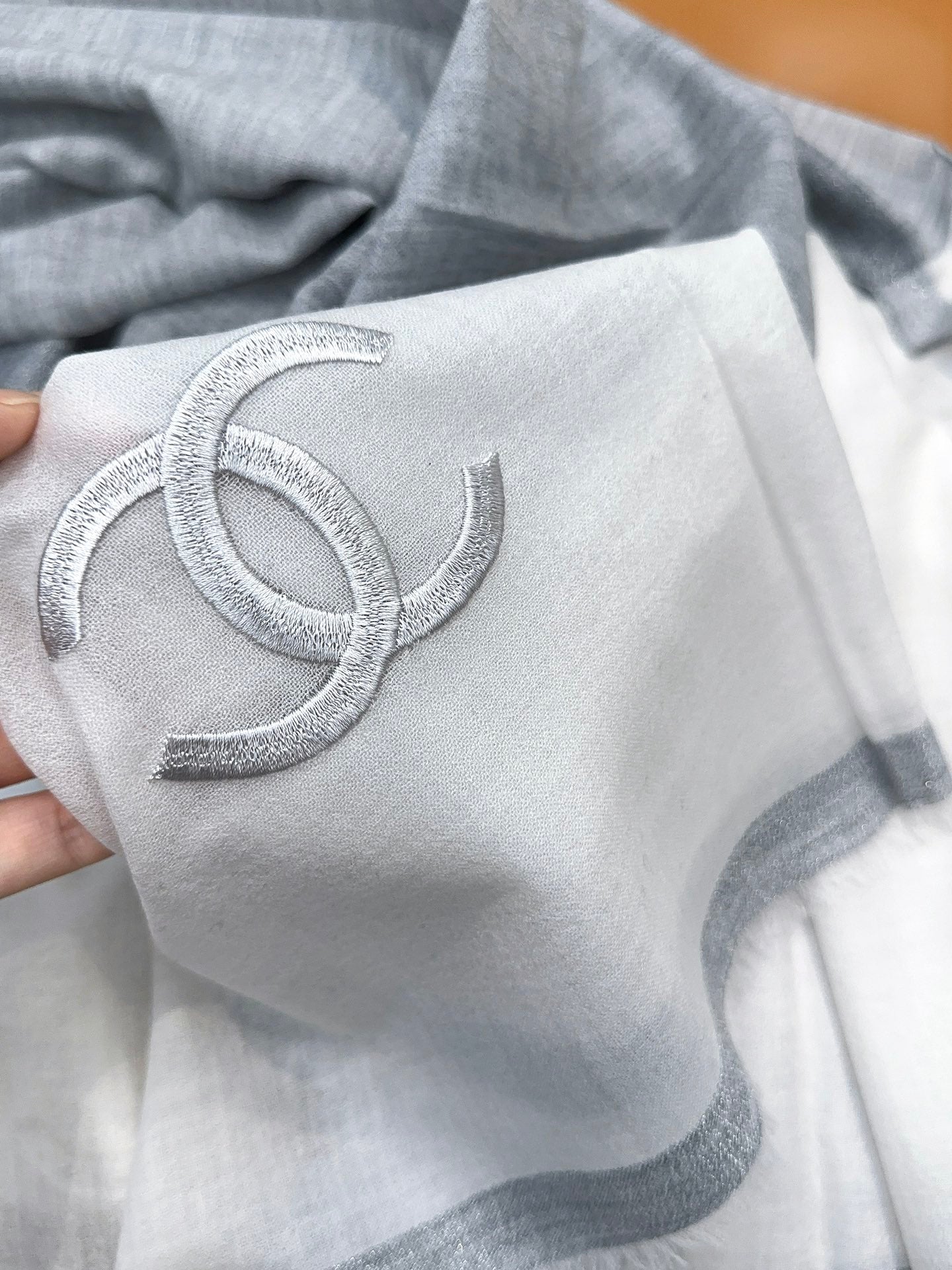 CC Scarf 200 CM In Light Grey Mix White Cashmere Silk 385379