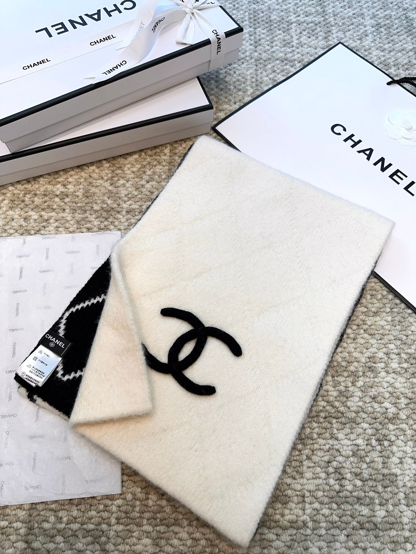 CC Scarf 180 CM In White Mix Black Cashmere And Fleece Wool Mix Mulberry Silk 413700