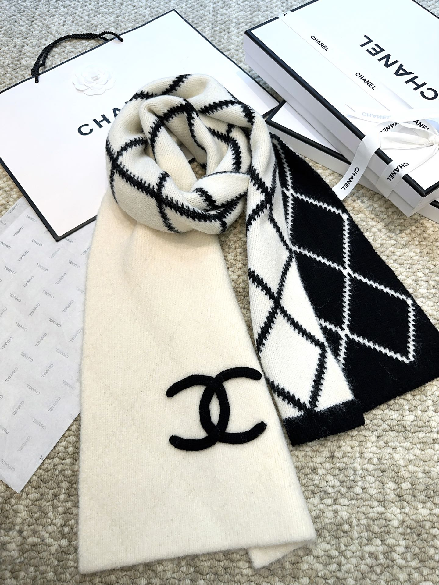 CC Scarf 180 CM In White Mix Black Cashmere And Fleece Wool Mix Mulberry Silk 413700