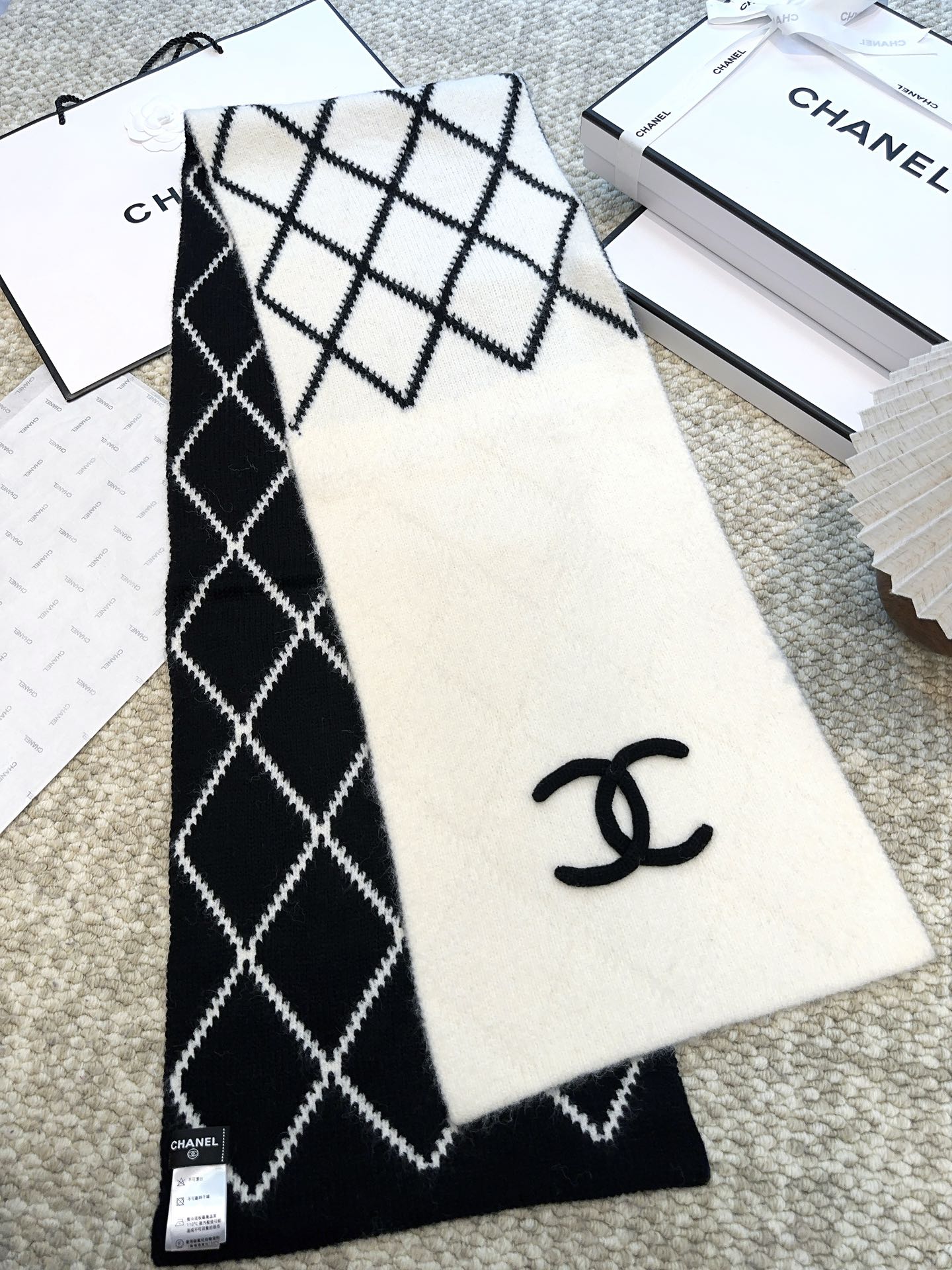 CC Scarf 180 CM In White Mix Black Cashmere And Fleece Wool Mix Mulberry Silk 413700