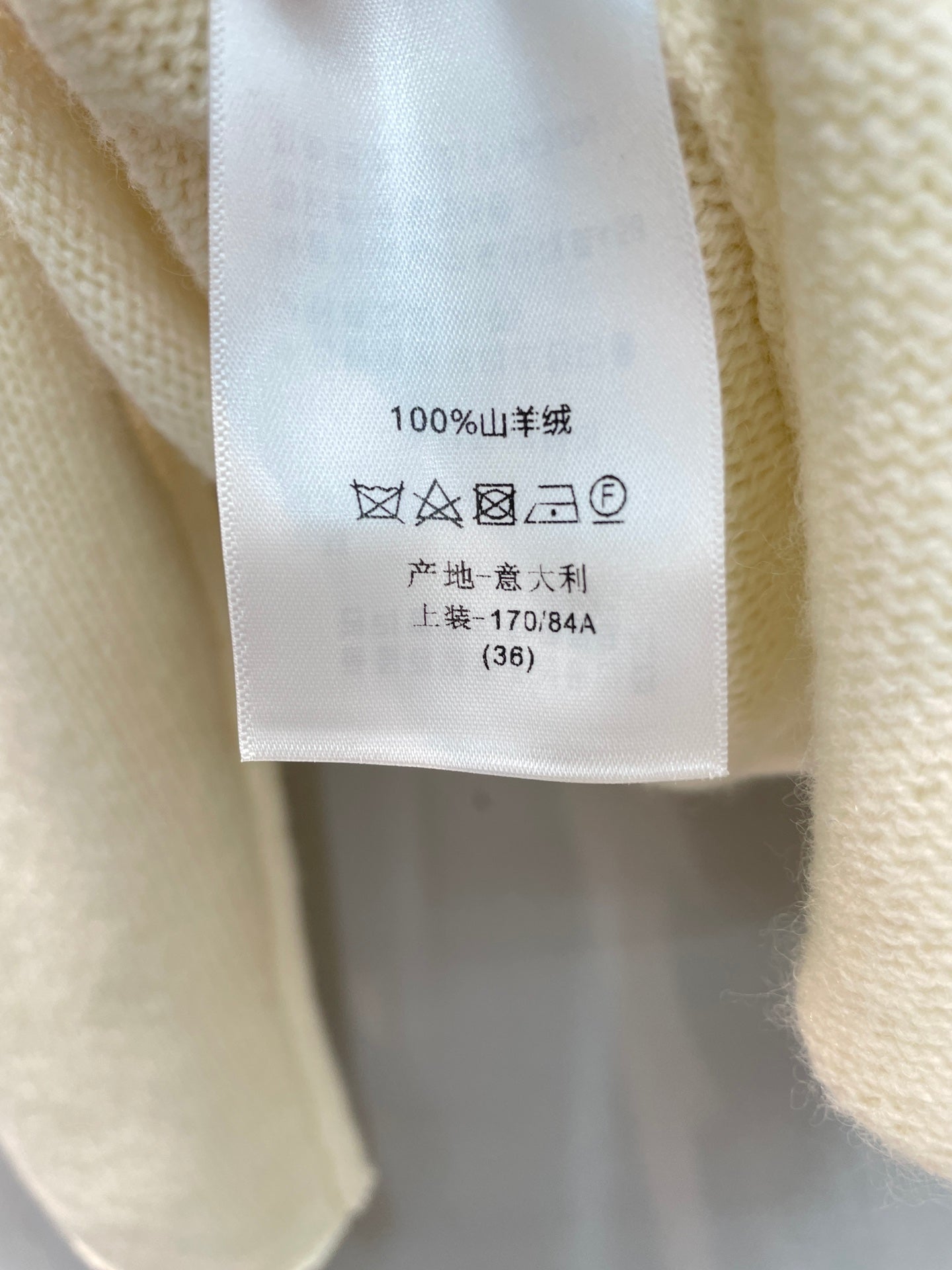 CD 25 Sweater White With Buttons On The Shoulder Cashmere