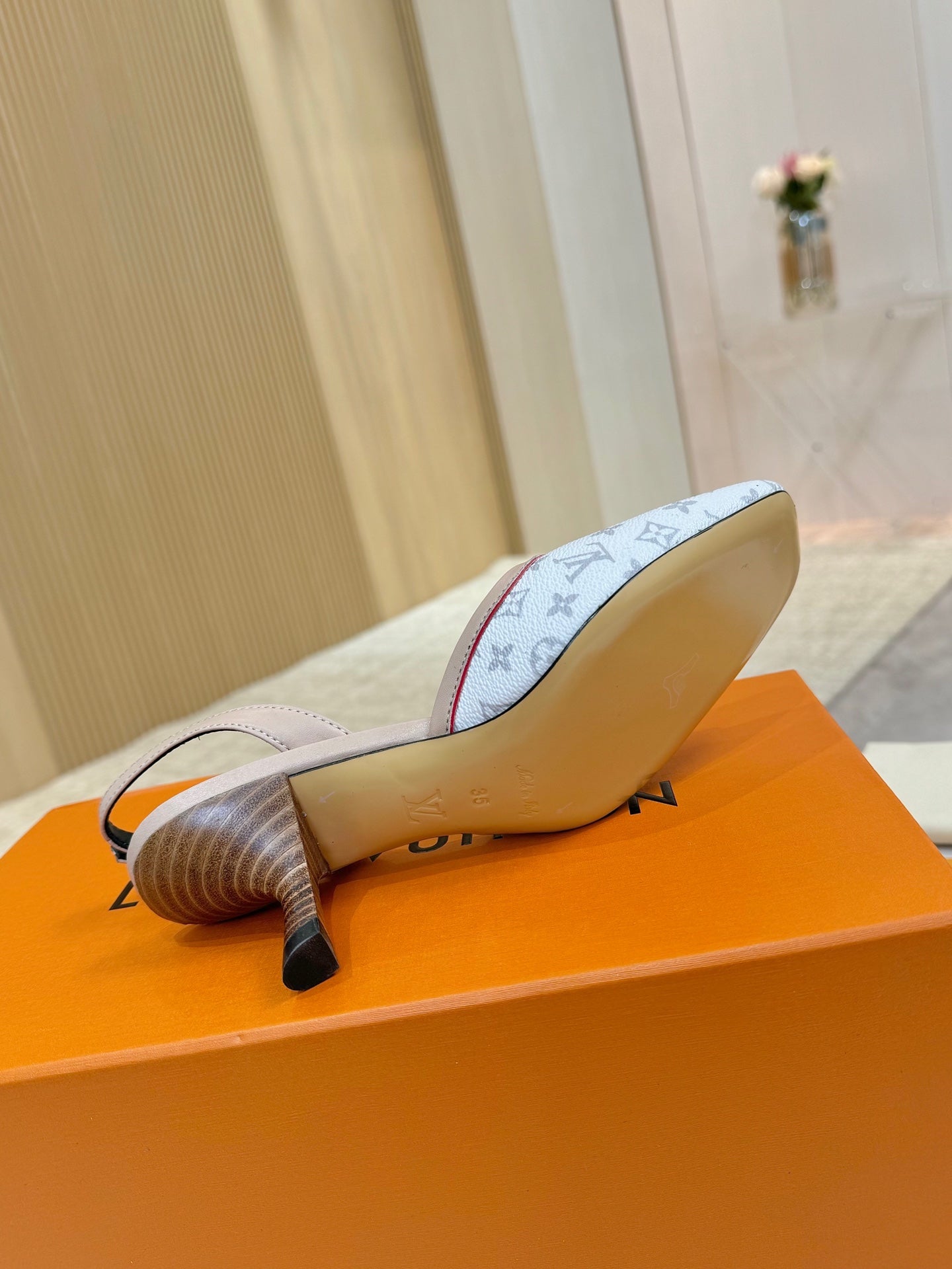 LV 26ss Slingback 60 White Pink Gray Cowhide 664899