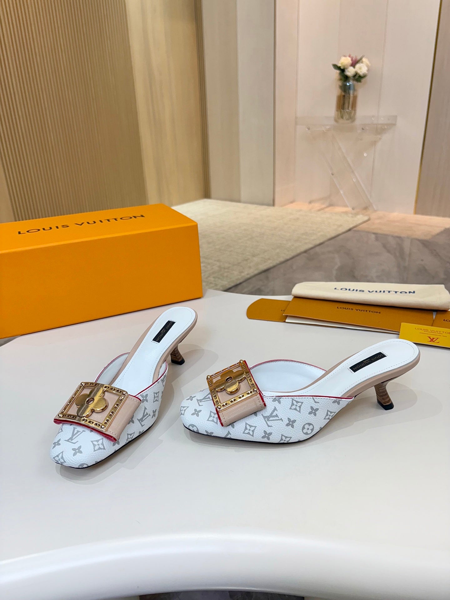 LV 26ss High-Heeled Mules 60 White Gray Monogram Cowhide 664886