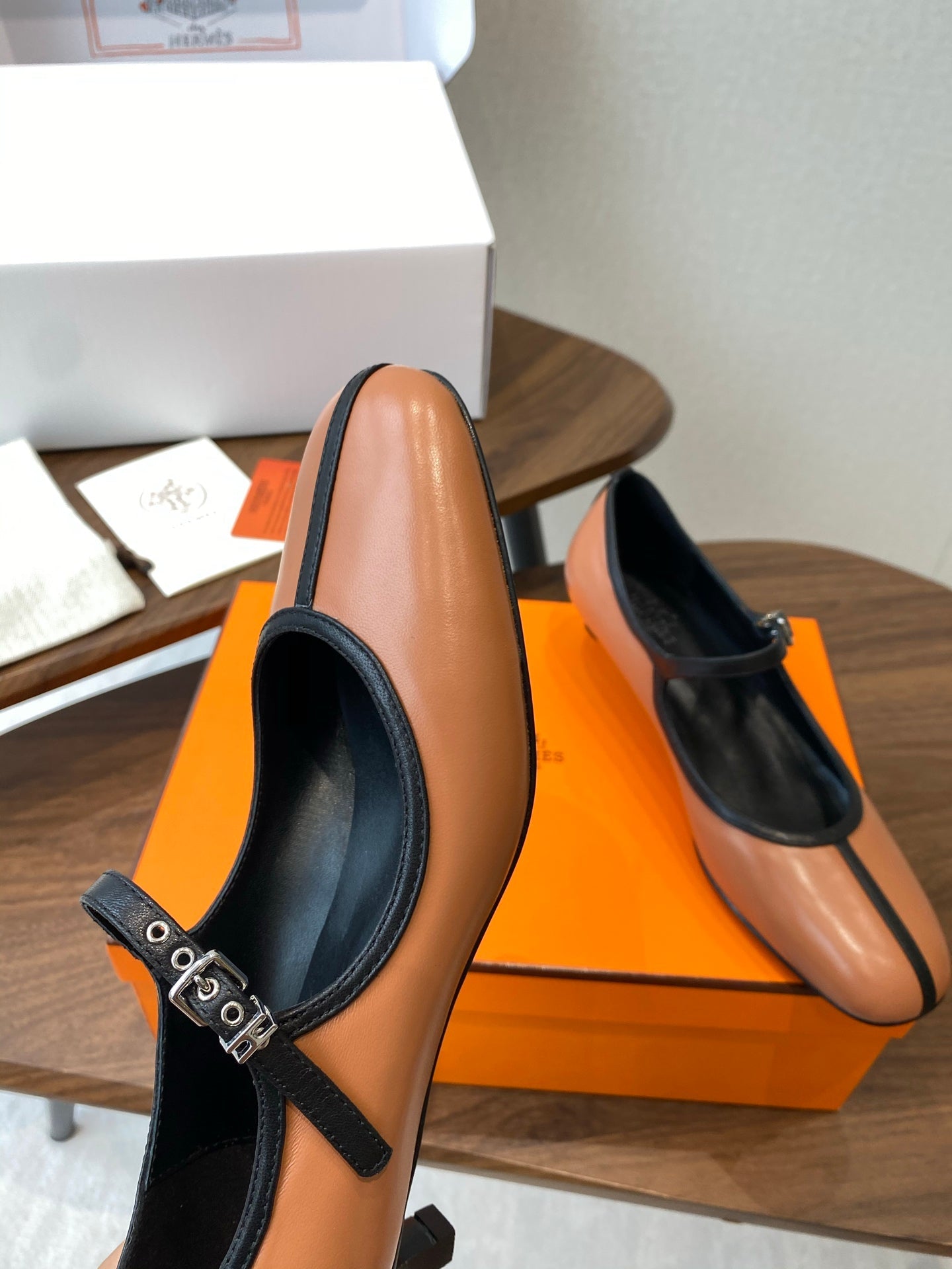HM  25s Mary Jane 40mm Camel Black  Calfskin 422569
