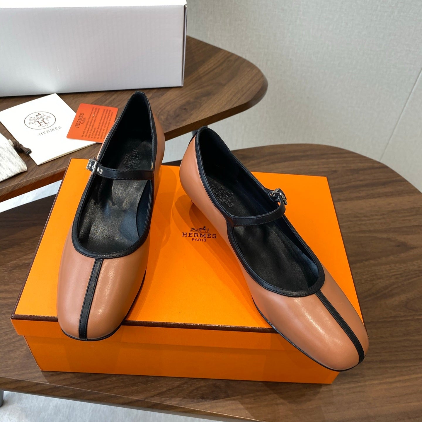 HM  25s Mary Jane 40mm Camel Black  Calfskin 422569