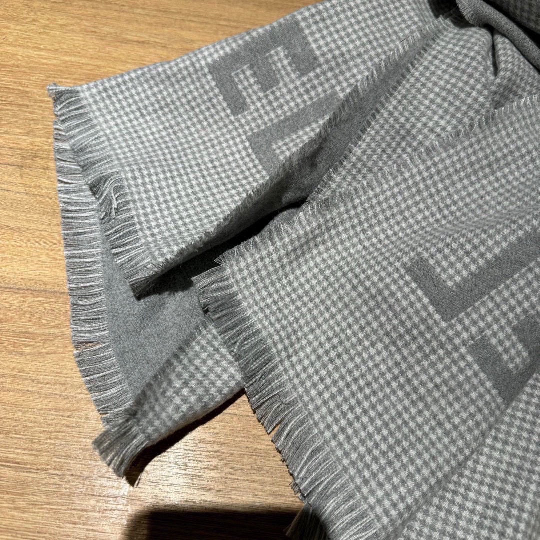 CC Scarf 185 CM In Grey Caro Cashmere 422860