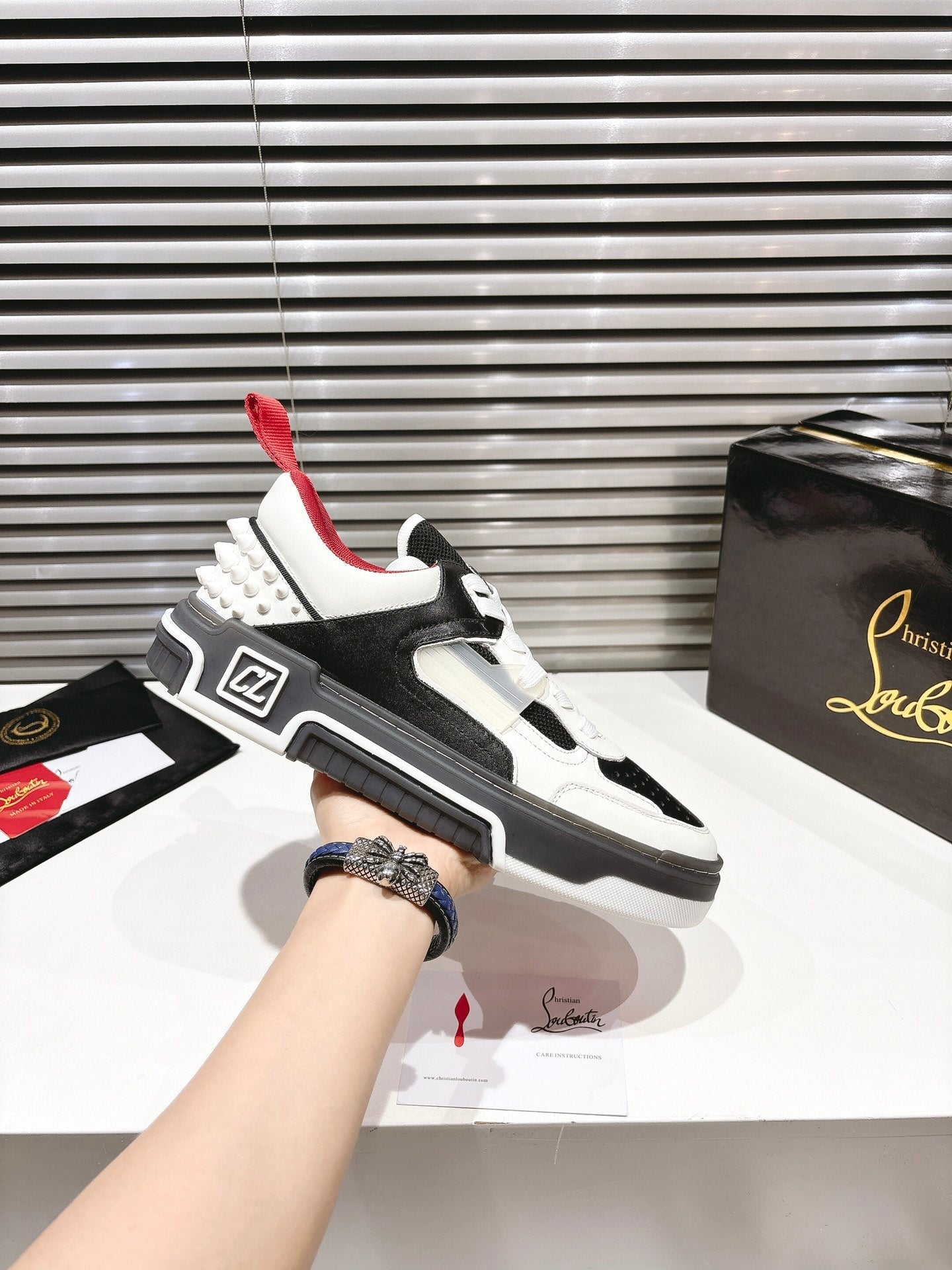 CL 25 Astroloubi Couple's Sneaker Black White Cowhide 323158