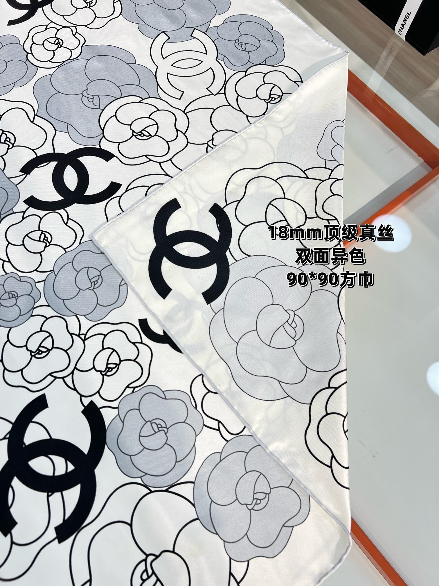 CC Square Scarf 90 CM In Grey Black And White Camellia Logo Print Silk Twill 288739