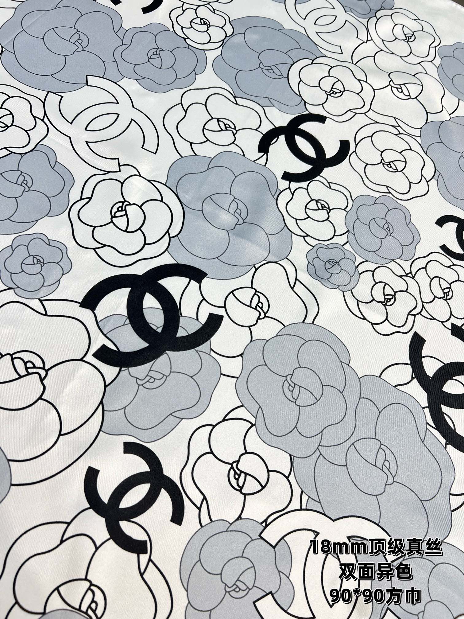 CC Square Scarf 90 CM In Grey Black And White Camellia Logo Print Silk Twill 288739