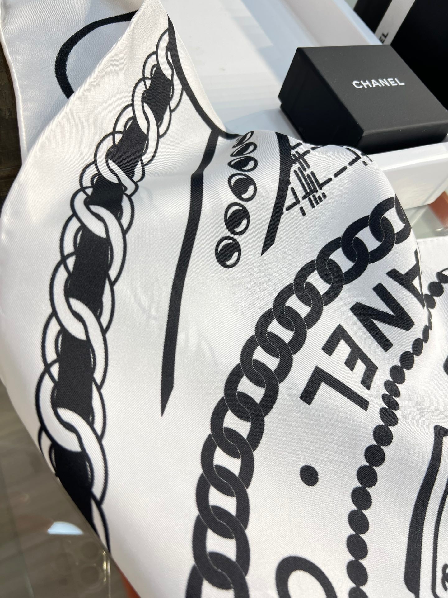 CC Square Scarf 90 CM In White Mix Black Silk  288727