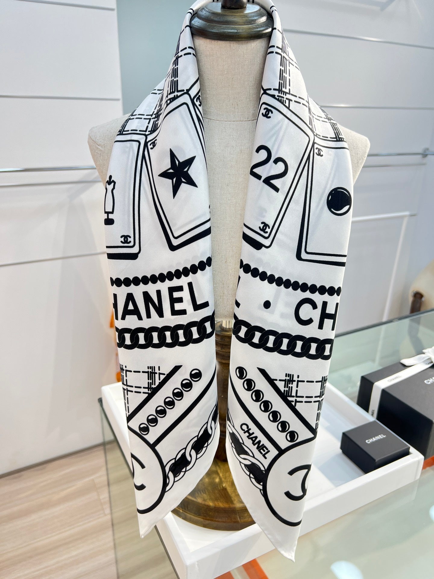 CC Square Scarf 90 CM In White Mix Black Silk  288727