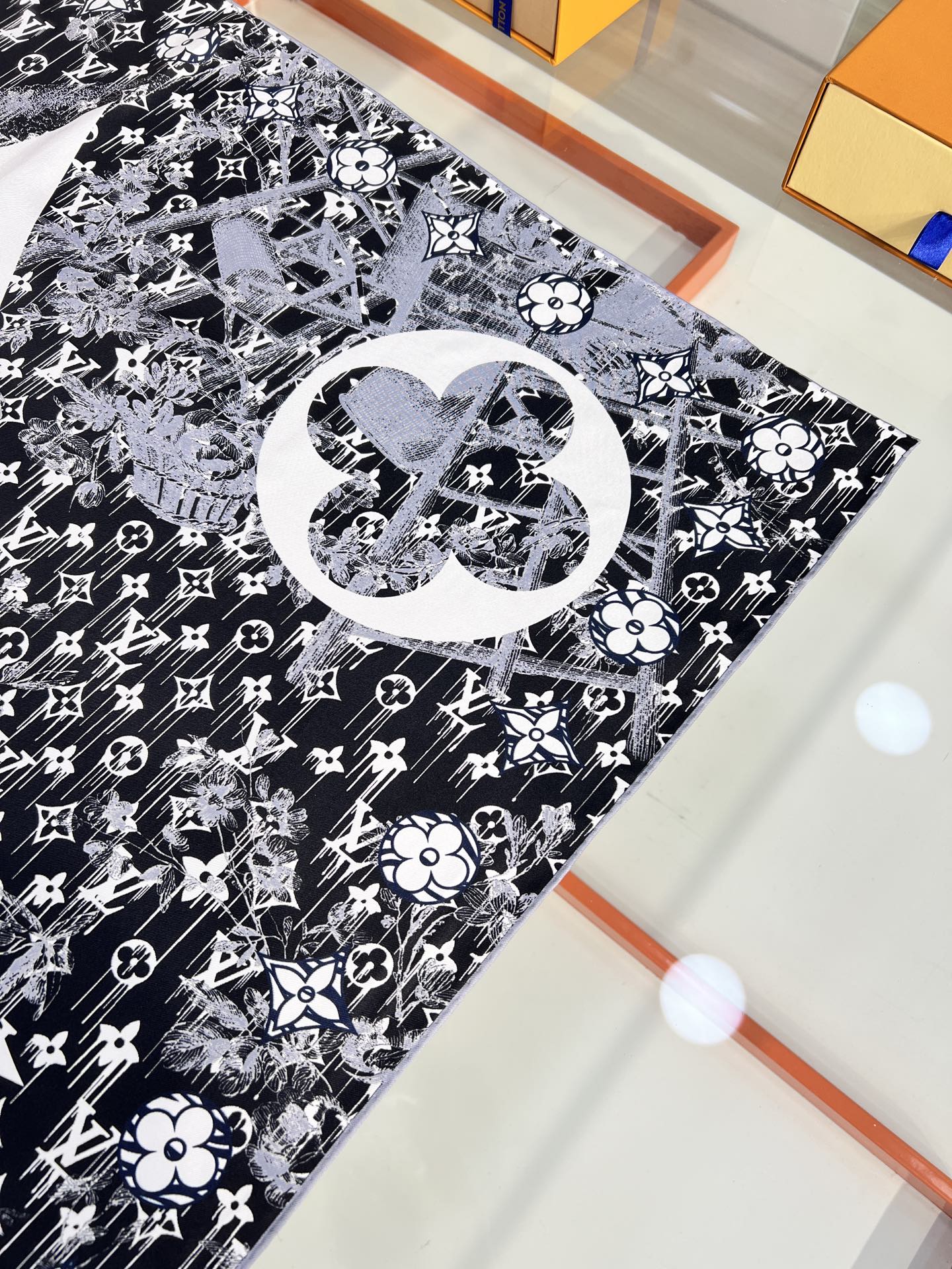 LV Double Sided Scarf 90 Black White Mulberry Silk 168821