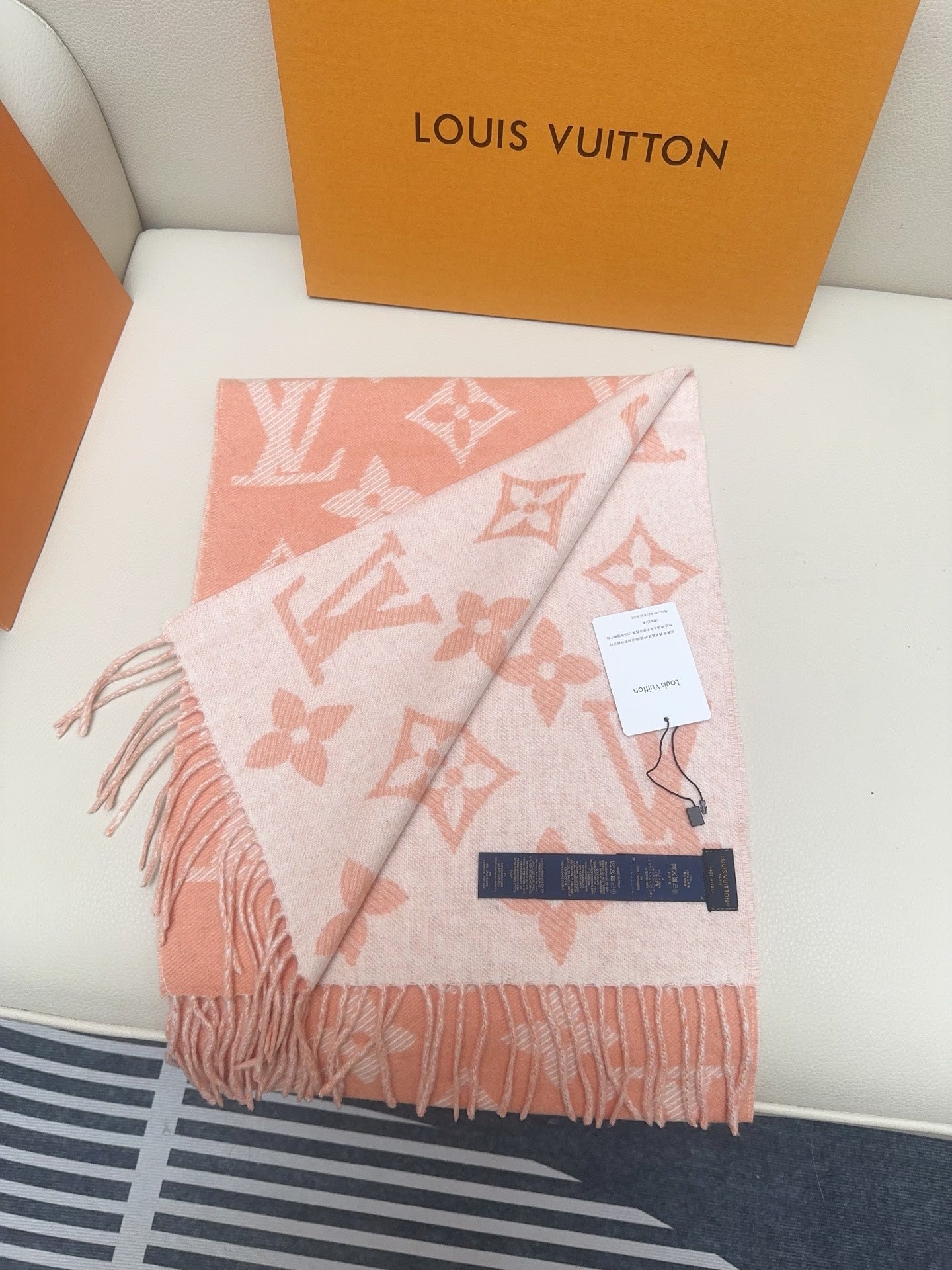 LV 25 Scarf 186CM Blush Pink Wool 293312