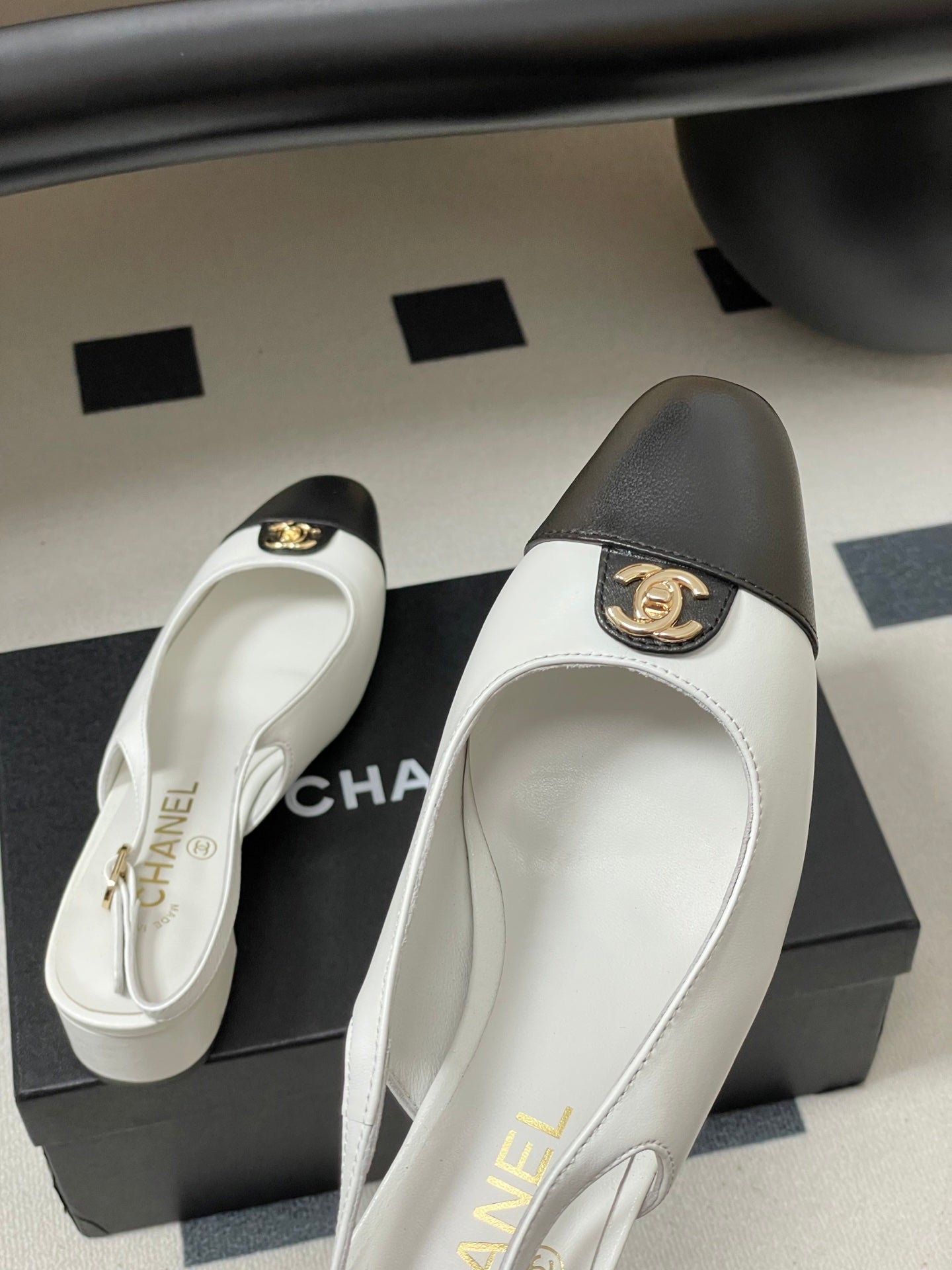 Chanel 25 Slingback 30mm White Black Lambskin 473214