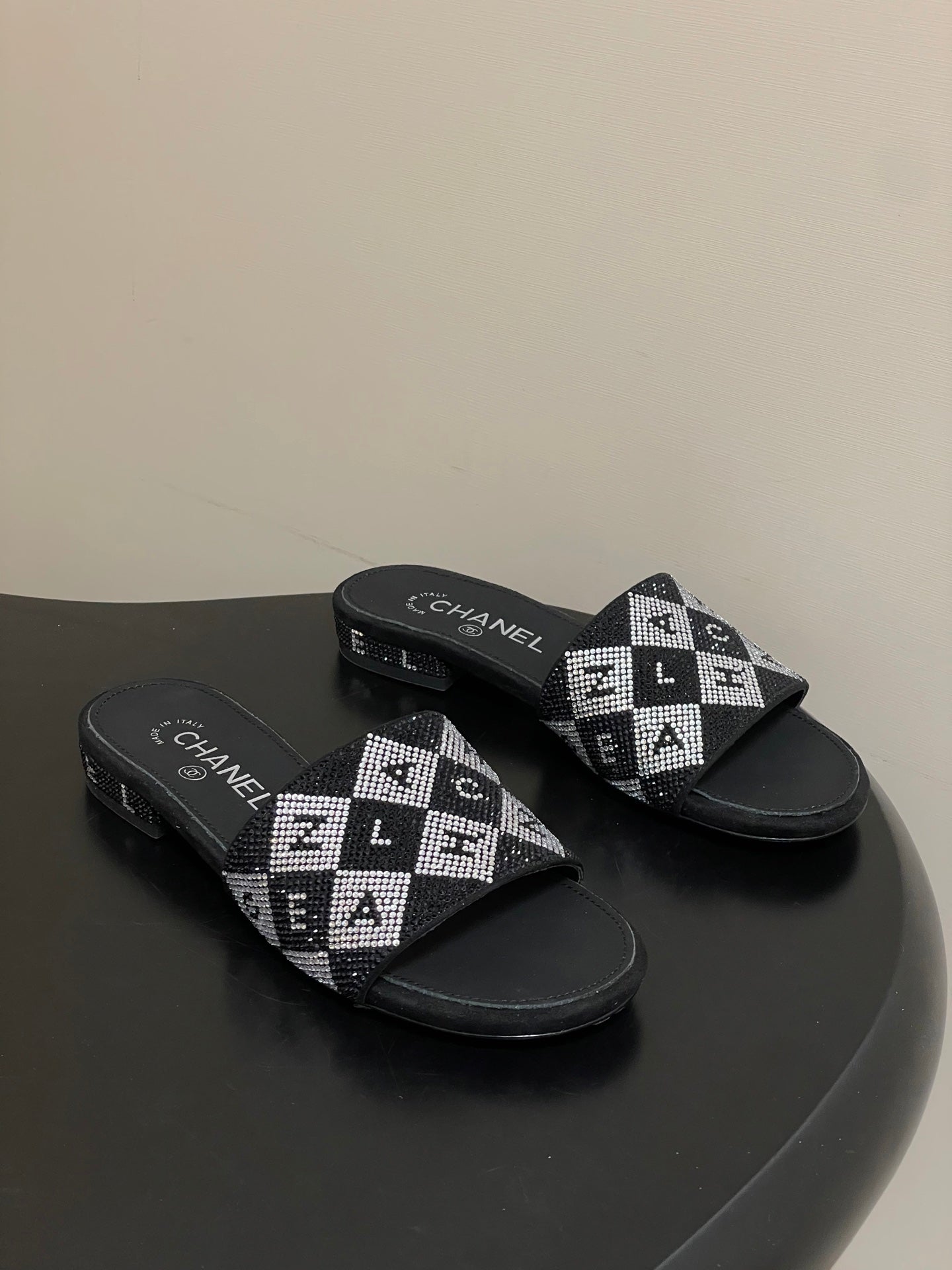 CC 26s Flat Sandals Black Sheepskin Rhinestones 649522