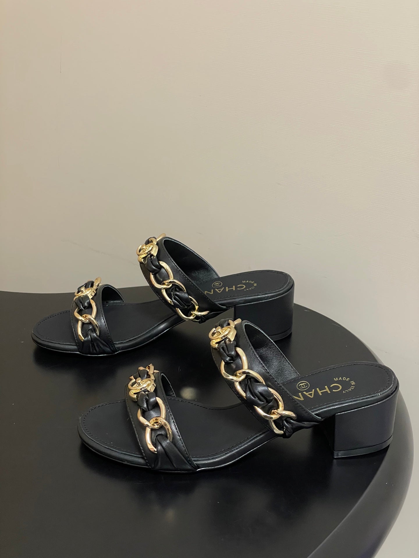 CC 26s Chunky Heels Sandals 55 Black Sheepskin 649471