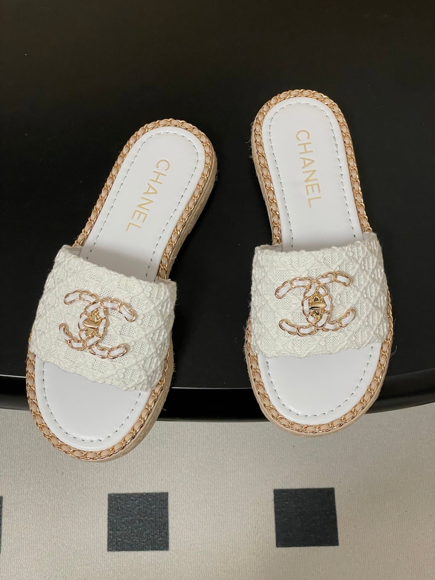 CC 26s Flat Slippers White Gold Fabric Sheepskin 649486