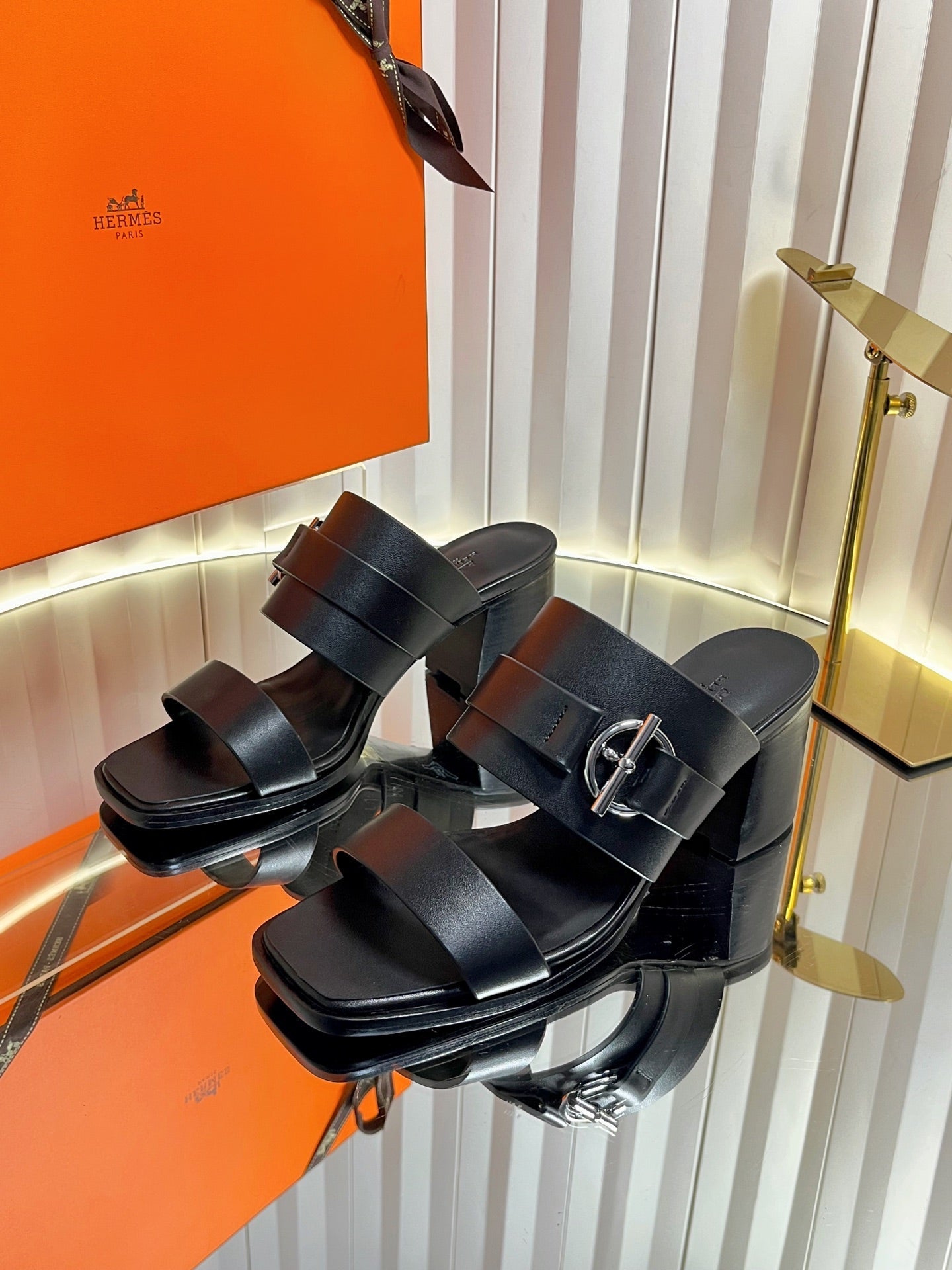HM 26ss Kelly Buckle High-Heeled Sandals Black Calfskin 641967