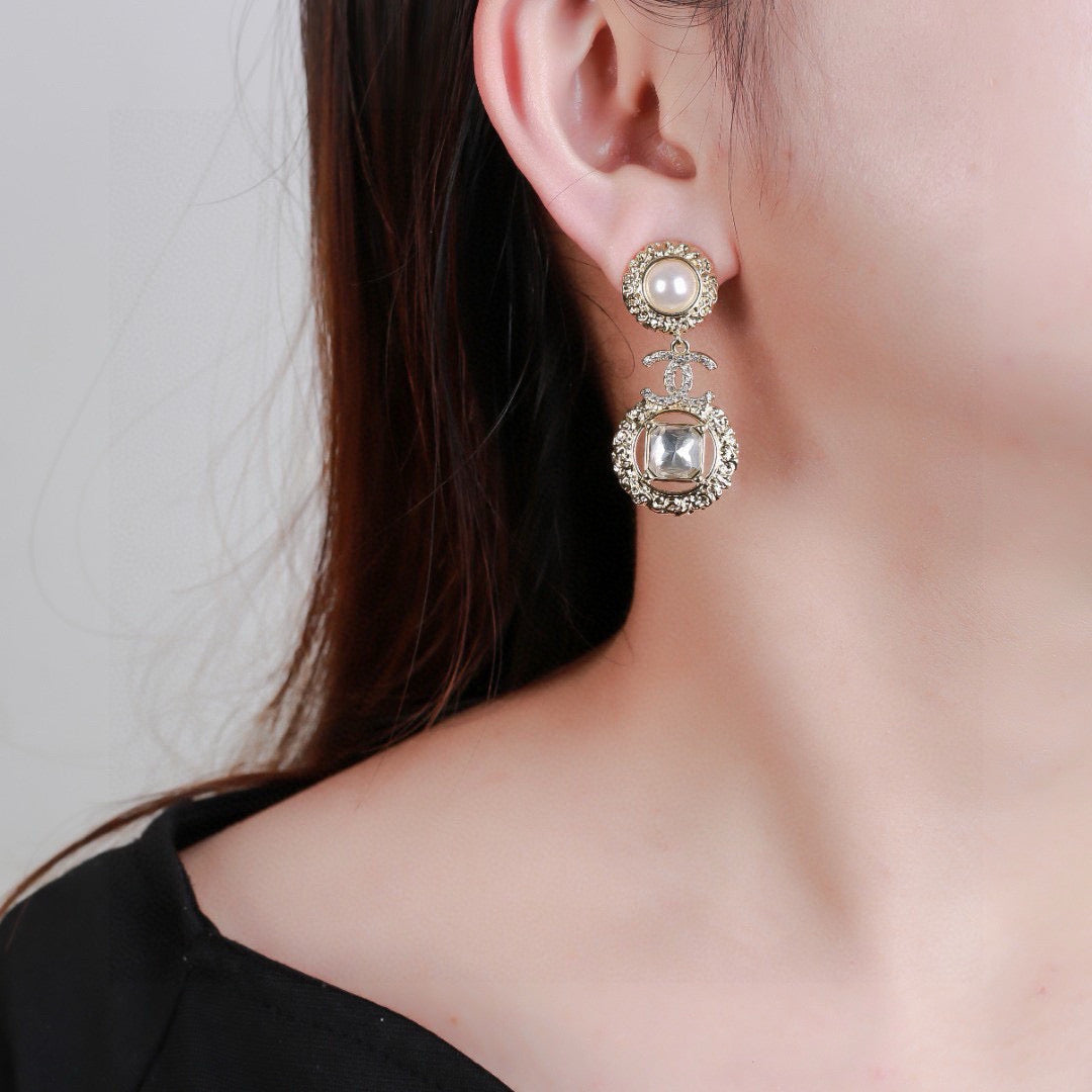 CC Gorgeous Gold Diamond Pearl Earring