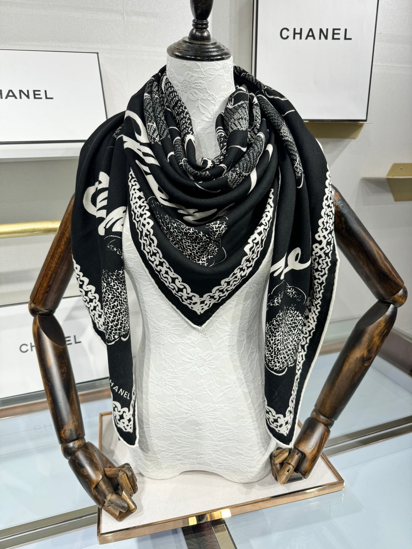 CC Square Scarf 140 CM In Black White Cashmere Silk 408418
