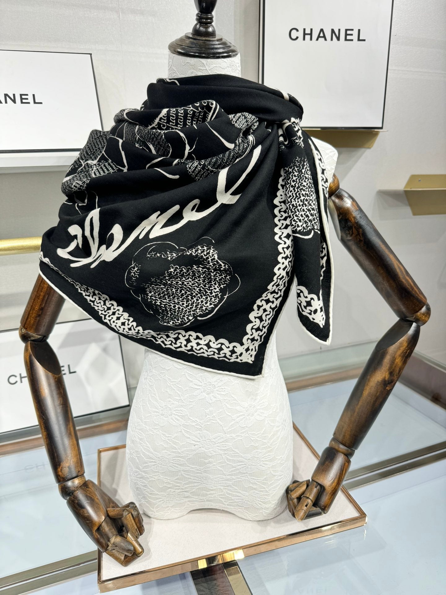 CC Square Scarf 140 CM In Black White Cashmere Silk 408418