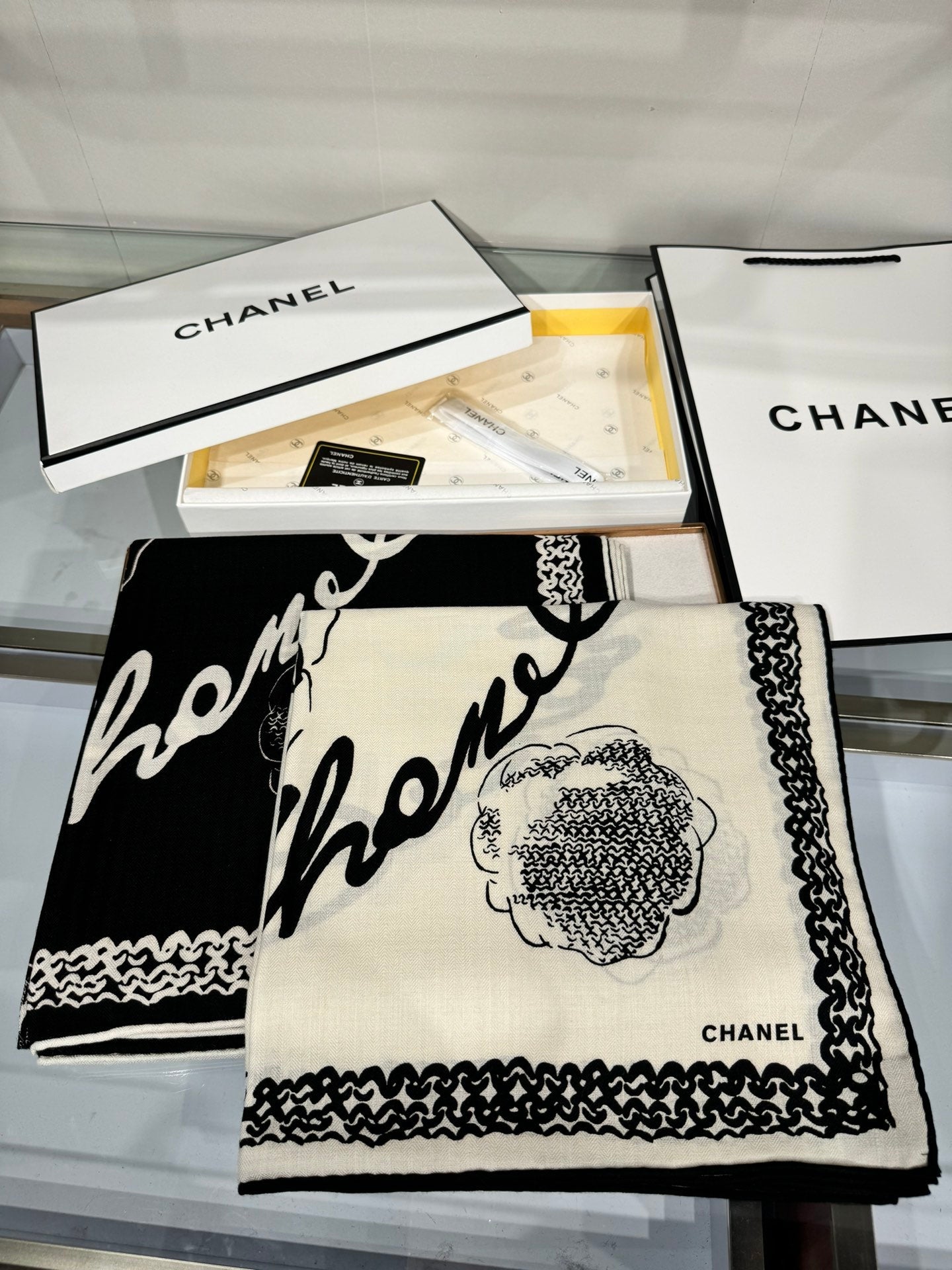 CC Square Scarf 140 CM In Black White Cashmere Silk 408418