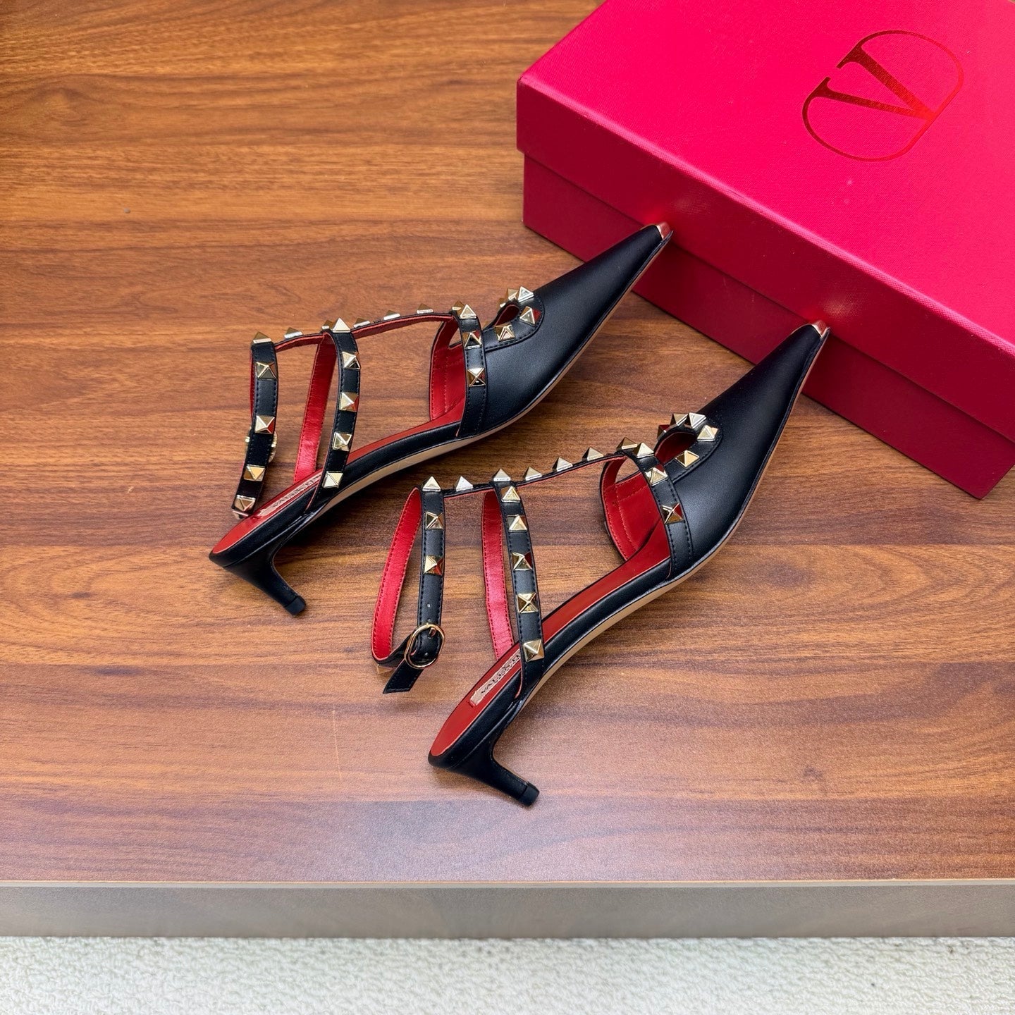 Valentino 2026 Rockstud Ankle Strap Pumps 40mm Strass Calfskin 871032