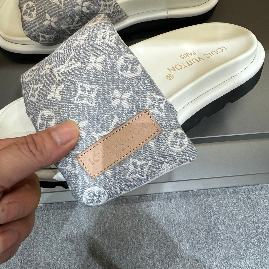 LV VELCRO SLIPPERS IN GREY MONOGRAM JACQUARD