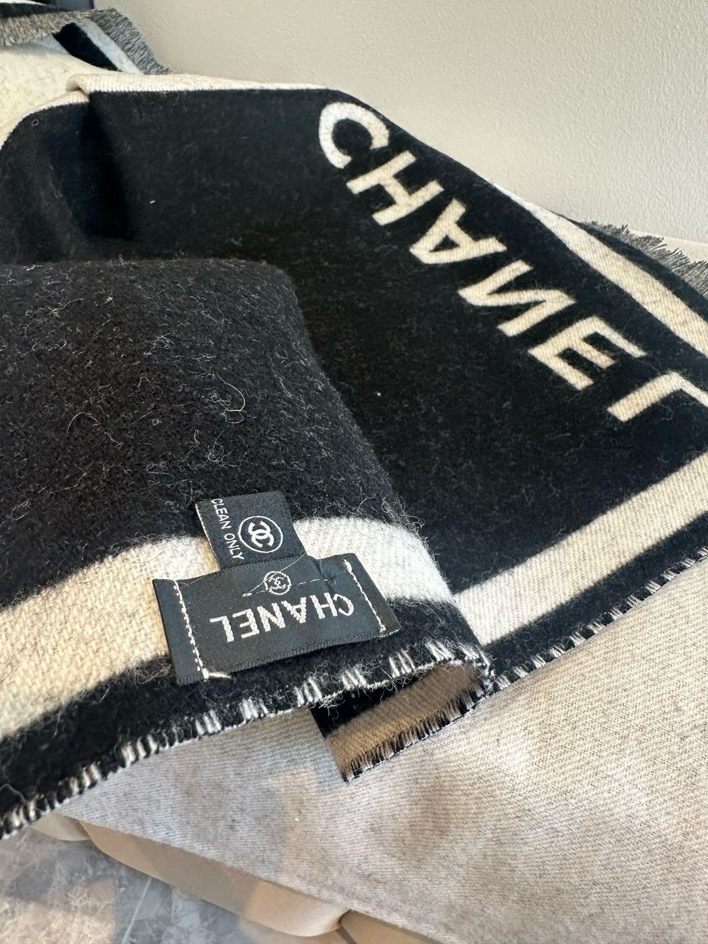 CC Scarf 190 CM In White Mix Black Cashmere And Wool 401998