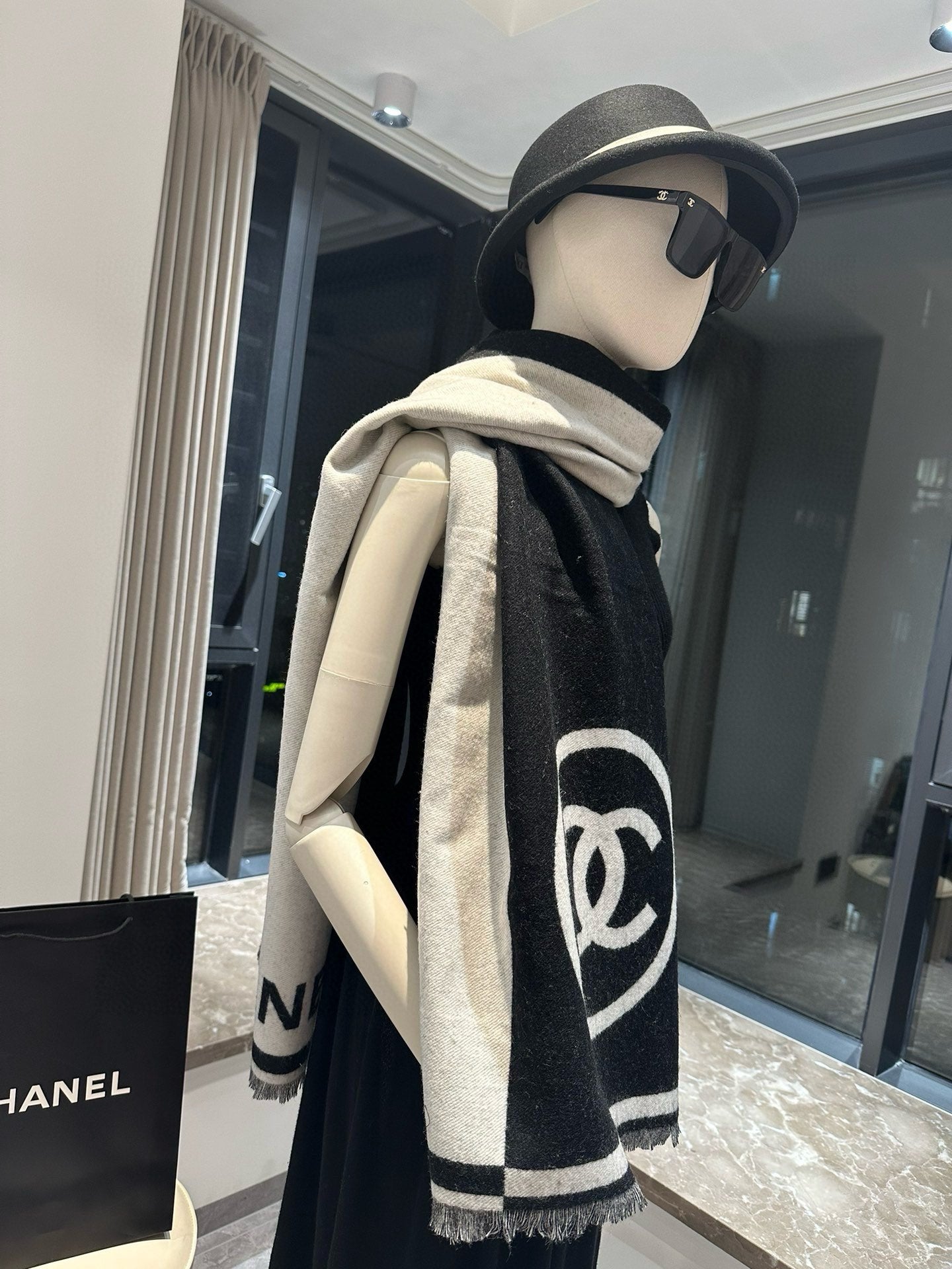 CC Scarf 190 CM In White Mix Black Cashmere And Wool 401998