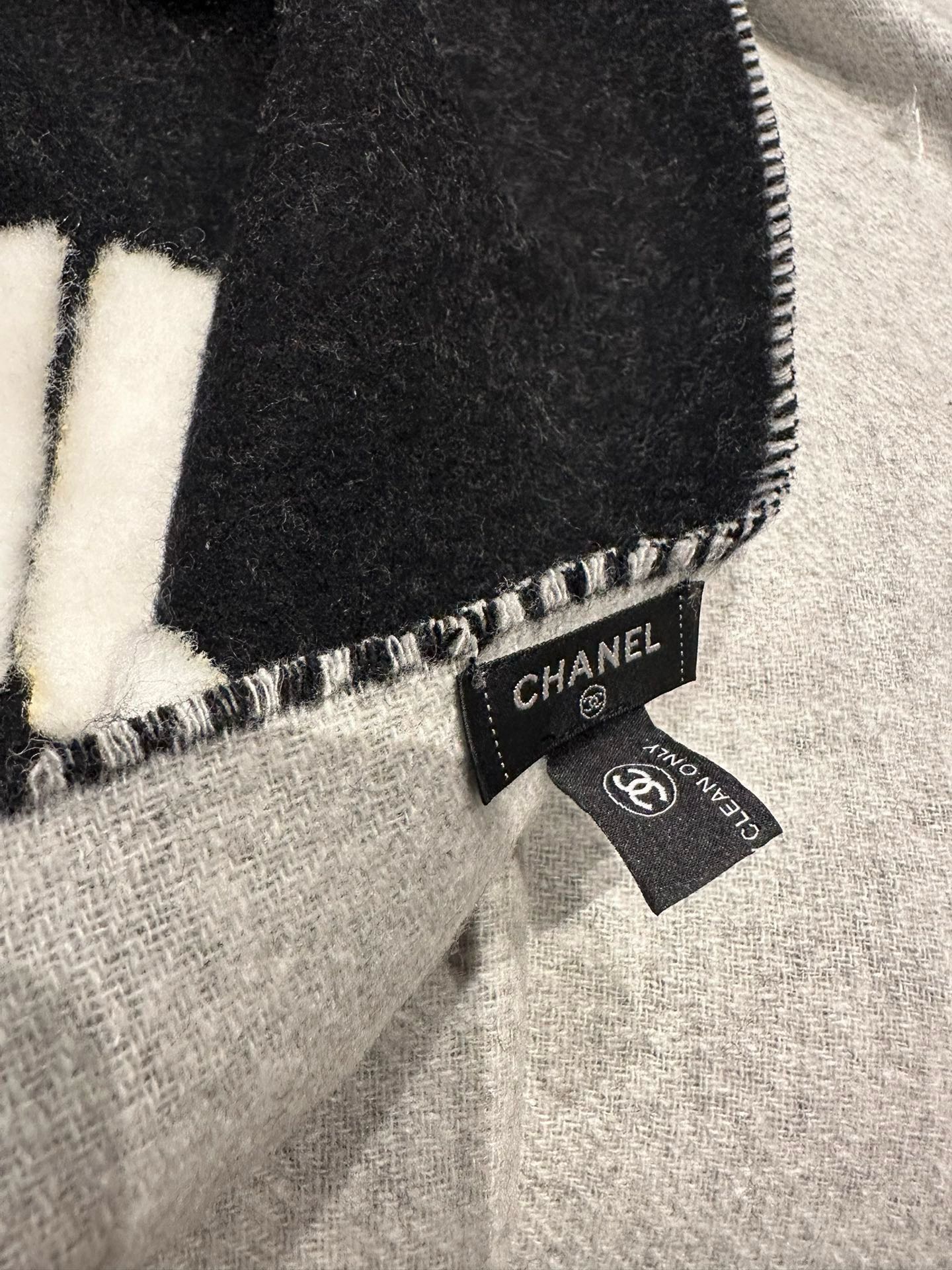 CC Scarf 200 CM In Black Mix White Fleece Wool  405155