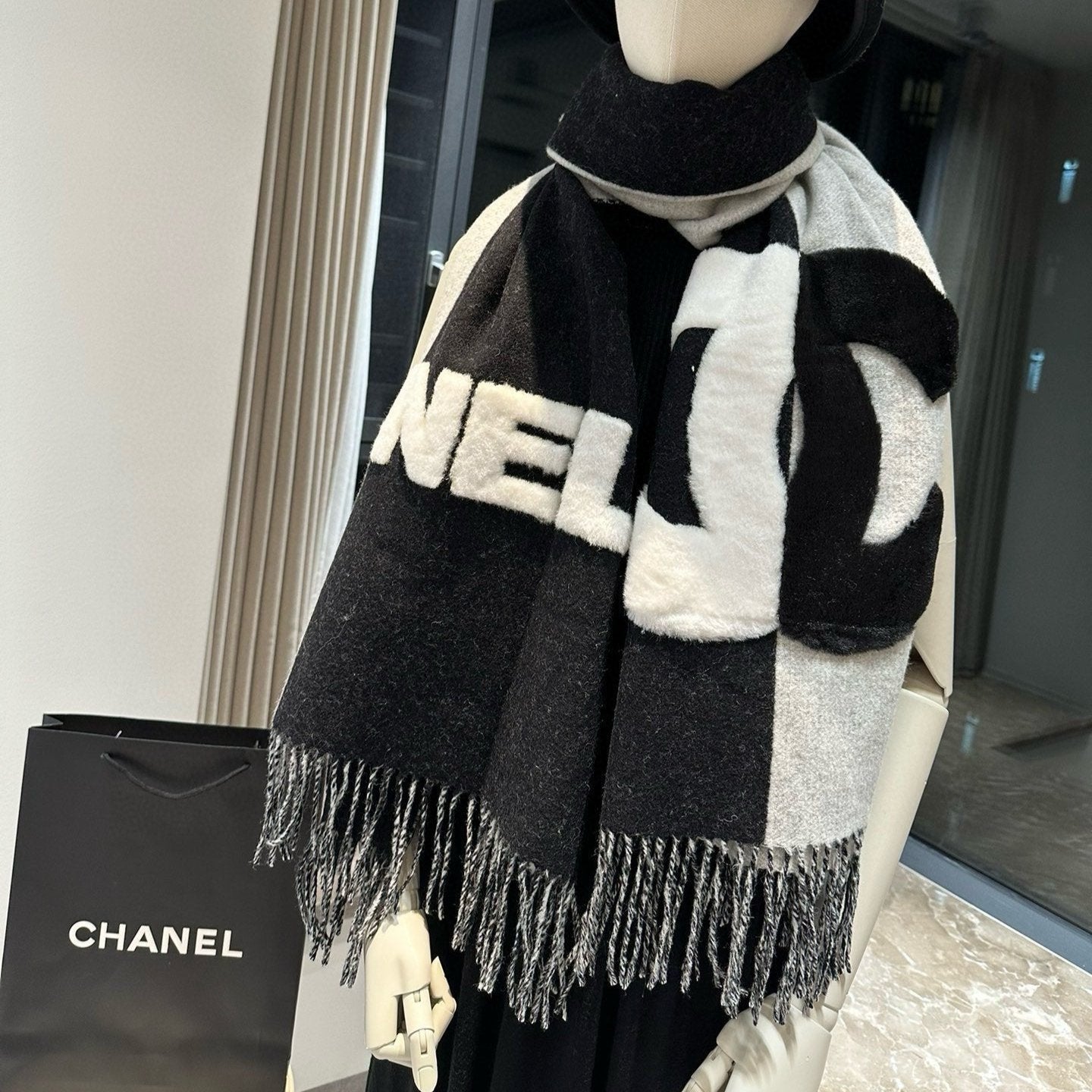 CC Scarf 200 CM In Black Mix White Fleece Wool  405155