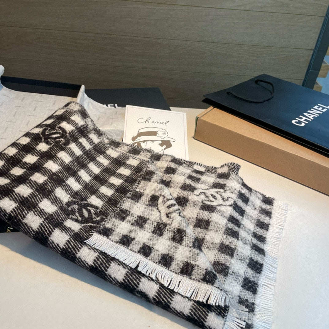 CC Scarf 190 CM In Black And White Plaid Cashmere Mix Wool And Silk 418284