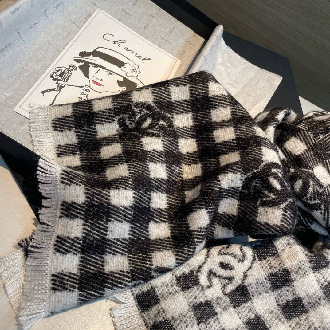 CC Scarf 190 CM In Black And White Plaid Cashmere Mix Wool And Silk 418284