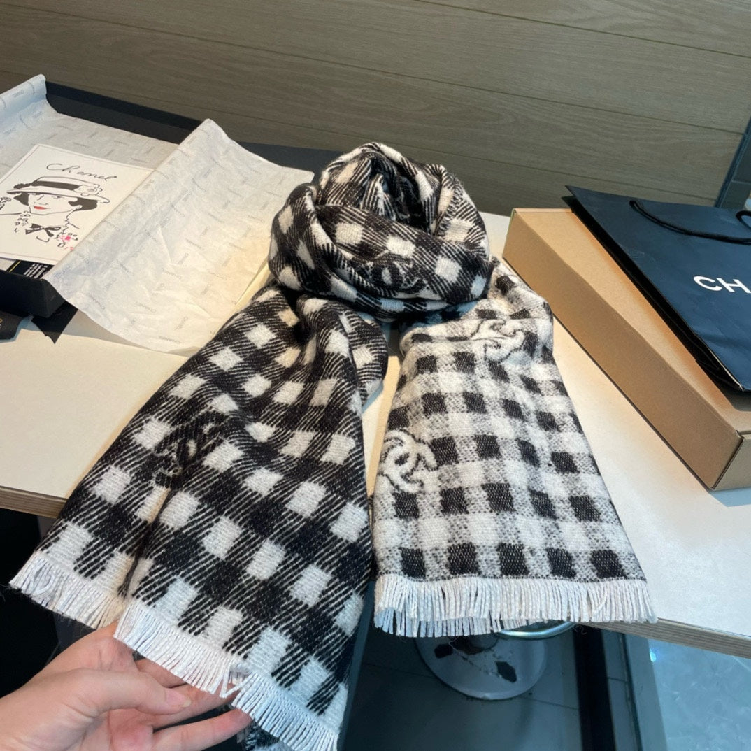 CC Scarf 190 CM In Black And White Plaid Cashmere Mix Wool And Silk 418284