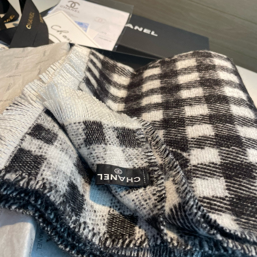 CC Scarf 190 CM In Black And White Plaid Cashmere Mix Wool And Silk 418284