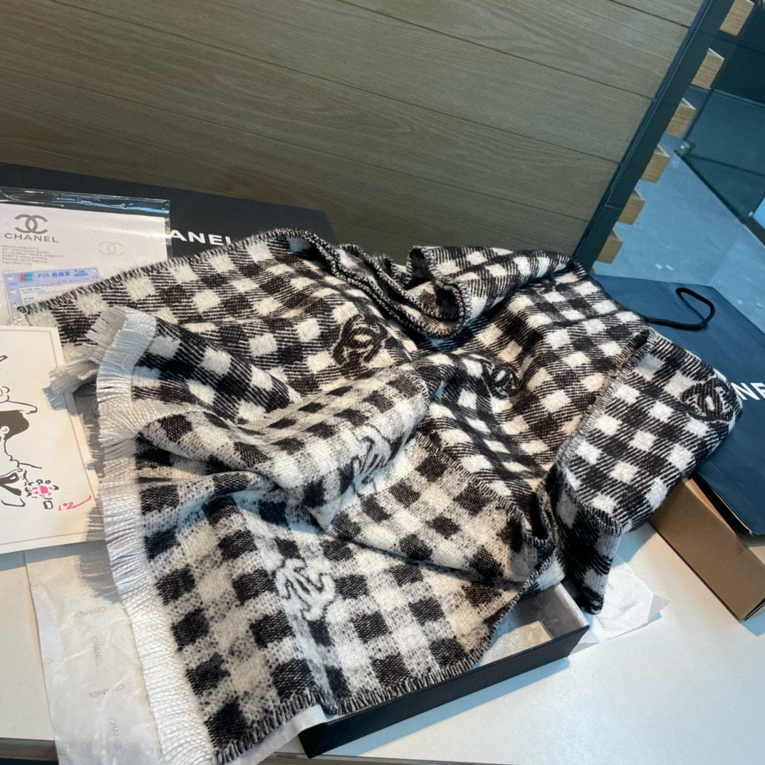 CC Scarf 190 CM In Black And White Plaid Cashmere Mix Wool And Silk 418284