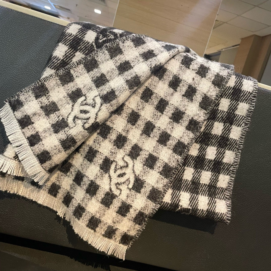 CC Scarf 190 CM In Black And White Plaid Cashmere Mix Wool And Silk 418284