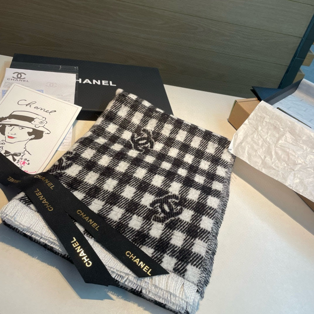 CC Scarf 190 CM In Black And White Plaid Cashmere Mix Wool And Silk 418284