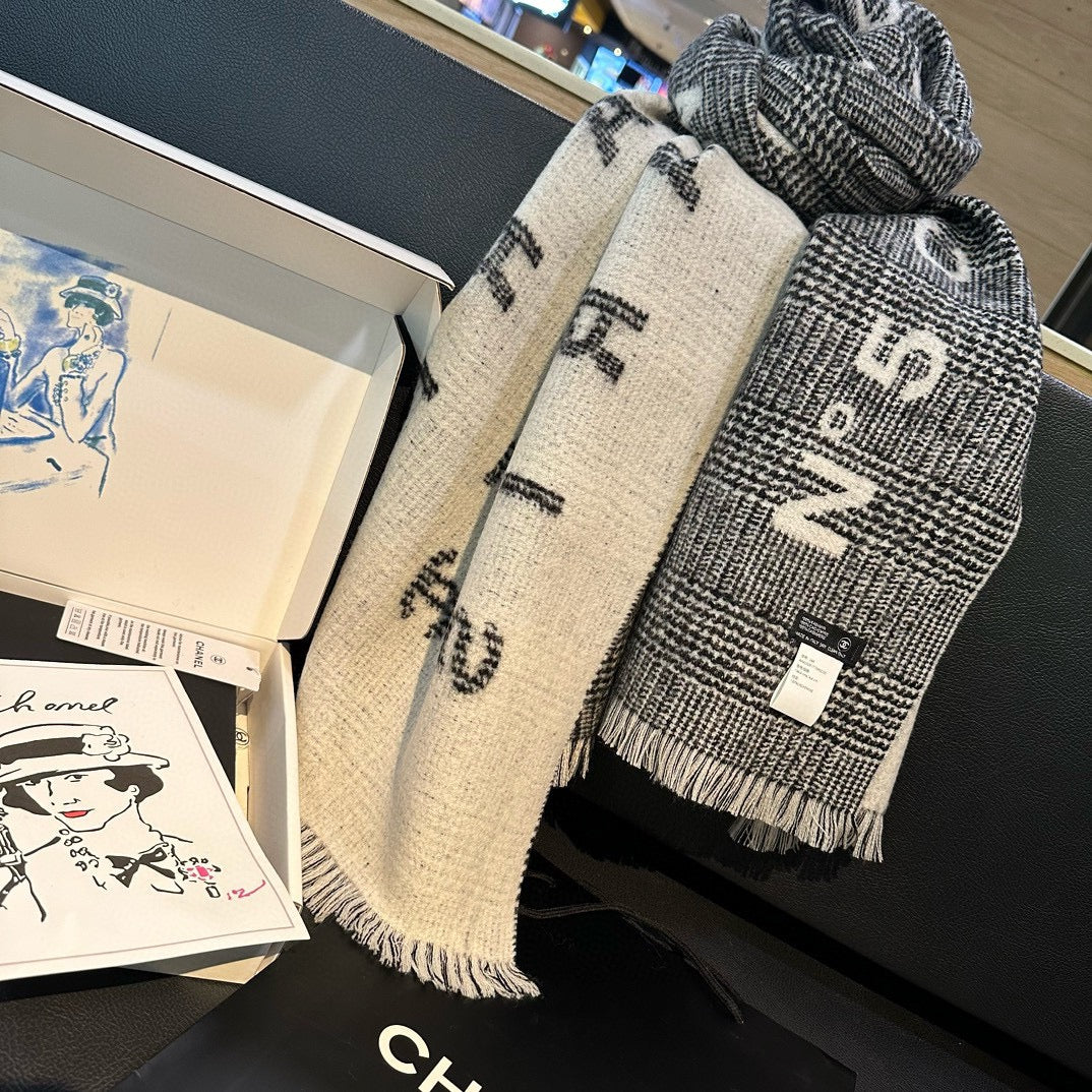 CC Scarf 194.4 CM In White Mix Black Cashmere 421437