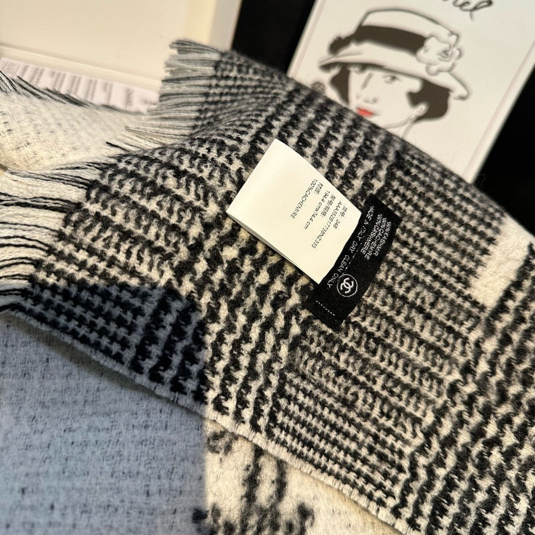 CC Scarf 194.4 CM In White Mix Black Cashmere 421437