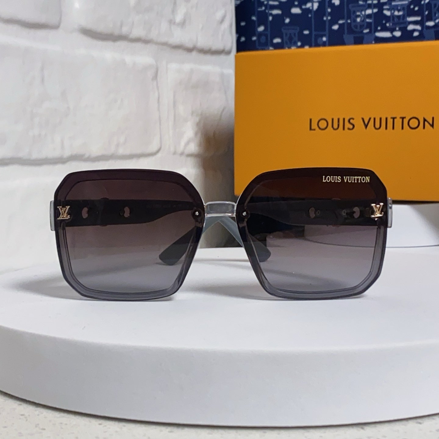 SQUARE SUNGLASSES 573318 IN GREEN ACETATE GREY SMOKE LENS